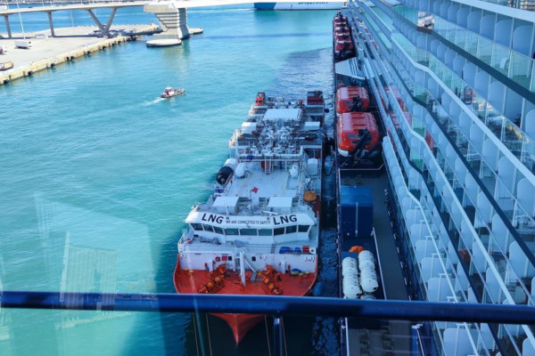 TUI Cruises: Erste Bio-LNG-Betankung der Mein Schiff Relax