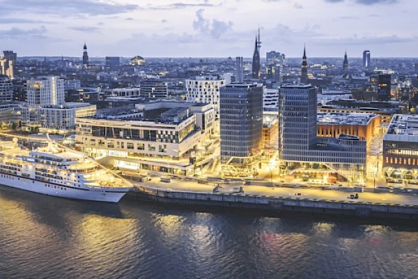 Die Cruise Gate Hamburg GmbH (CGH), Betreiberin der Hamburger Kreuzfahrtterminals, eröffnete am Freitag, den 12. September, offiziell das neue Cruise Center HafenCity. Das state-of-the-art Terminal im Herzen der HafenCity stärkt Hamburgs Rolle als führender europäischer Kreuzfahrthafen.