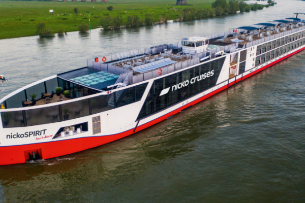 Unsere Auszubildenden Stine Hart und Ghina Meyer durften an der Nachwuchsoffensive mit Best-Reisen powered by nicko cruises teilnehmen.