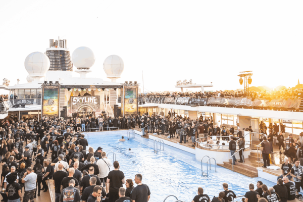 Auch 2026 wird die Full Metal Cruise mit ihrer 13. Auflage und zwei Reisen wieder in See stechen.