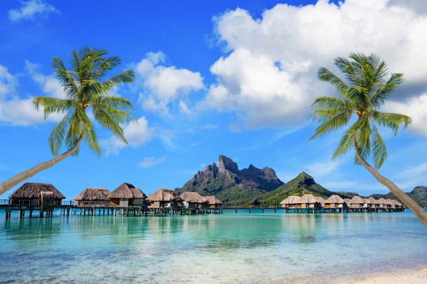 Bora Bora ist ein Atoll, das zur Gruppe der Gesellschaftsinseln in Französisch-Polynesien gehört. Bora Bora gilt als einer der exklusivsten und luxuriösesten Urlaubsziele.