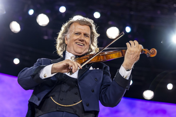 Musik trifft Flussgenuss: Erlebe mit plantours André Rieu live in seiner Heimatstadt Maastricht.