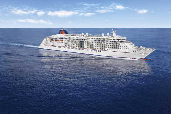 MS Europa 2 auf hoher See