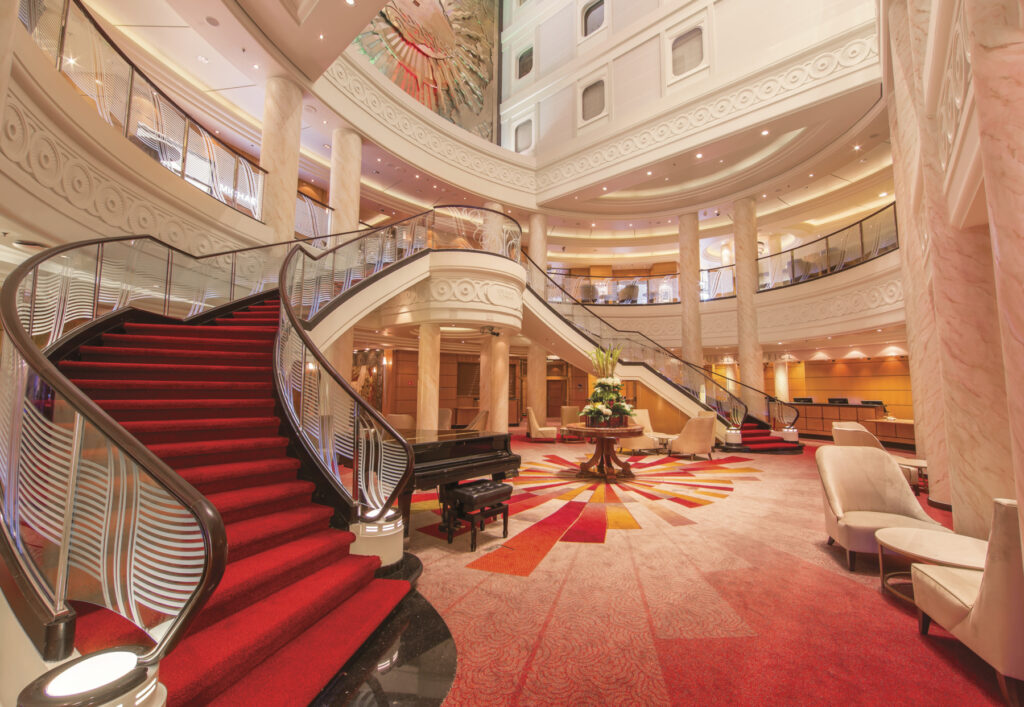 Grand Lobby auf der Queen Mary 2.