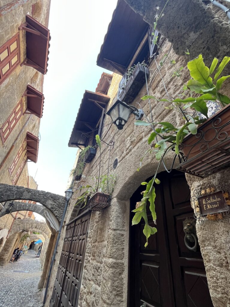 Dekorative Steinbögen in der Altstadt von Rhodos-Stadt