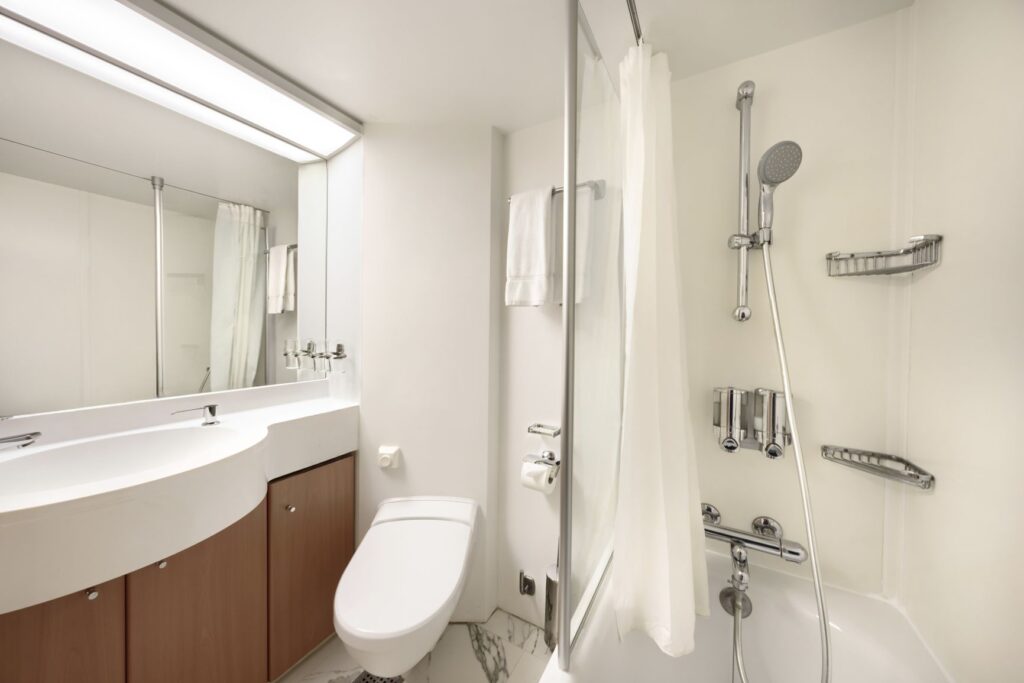 MSC Armonia, Junior Suite Aurea - Bathroom (SR2)