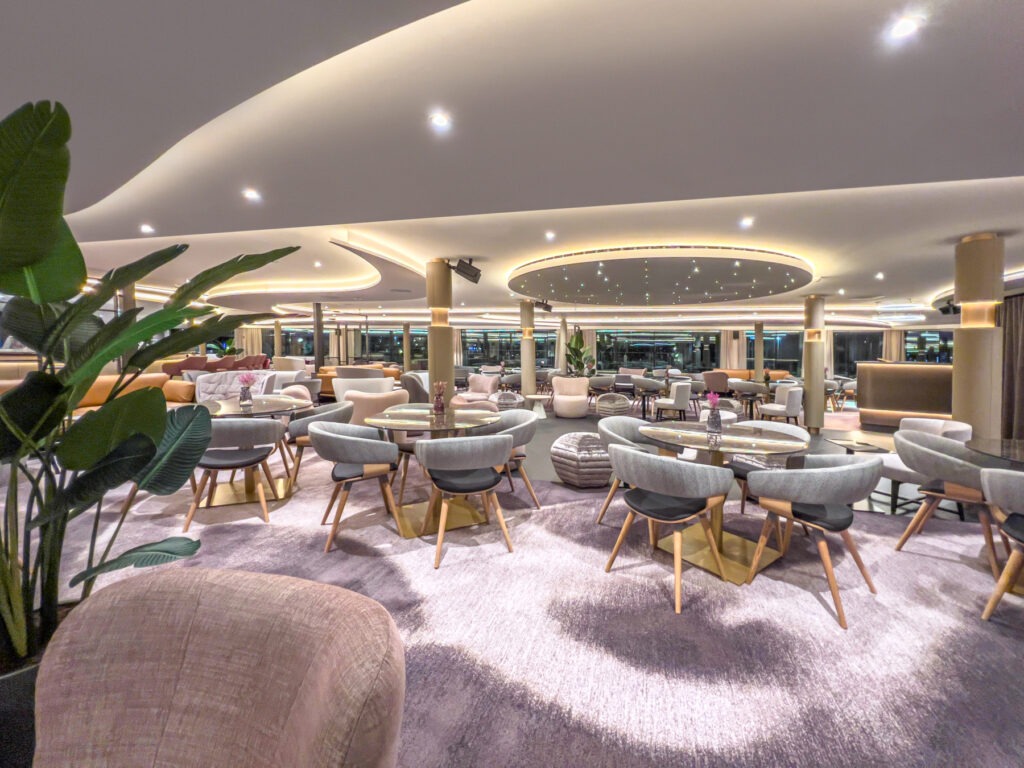 Gemütlich: die Lounge auf der A-ROSA SENA