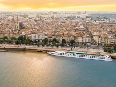Das Flusskreuzfahrtschiff CYRANO DE BERGERAC ist im Südwesten Frankreichs unterwegs.
