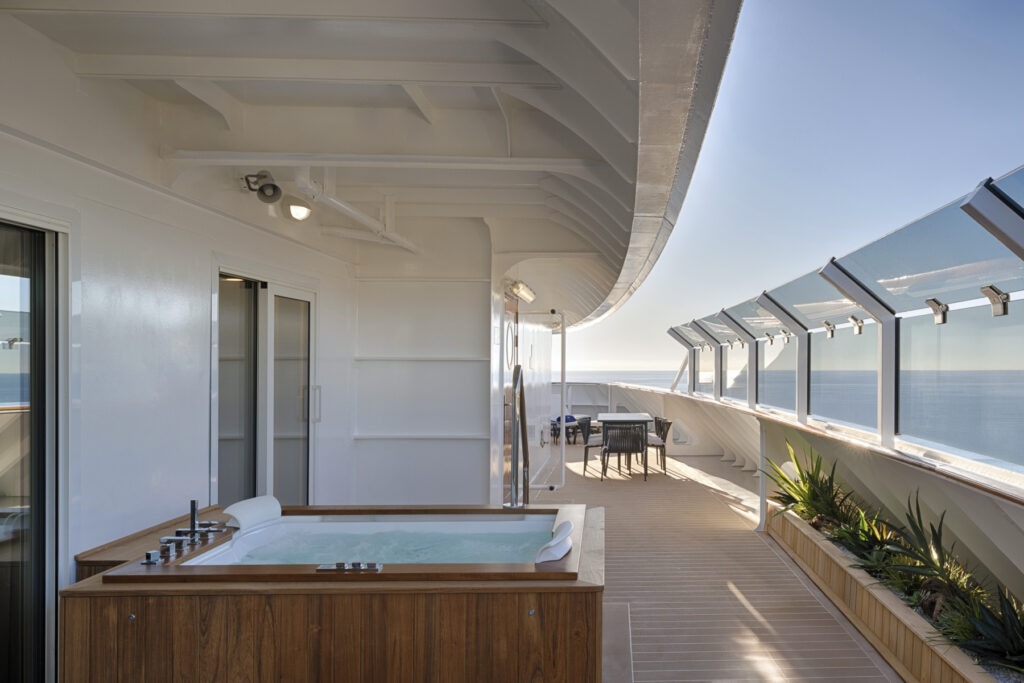 Der exklusive Au&szlig;enbereich der MSC Yacht Club Royal Suite.