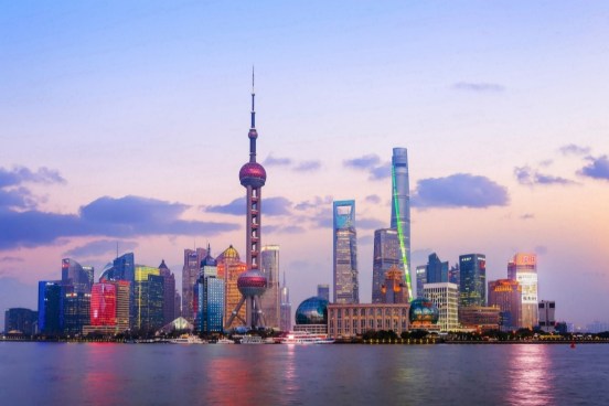 Markanter Panoramablick auf die Skyline von Shanghai.